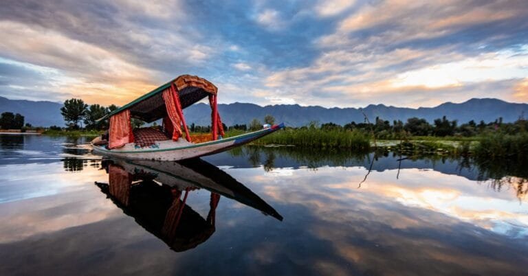 srinagar boat