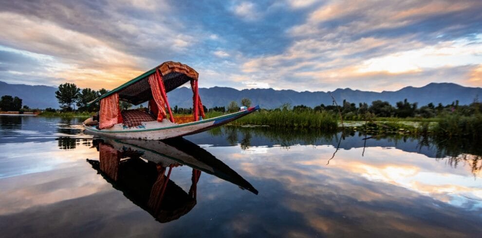 srinagar boat